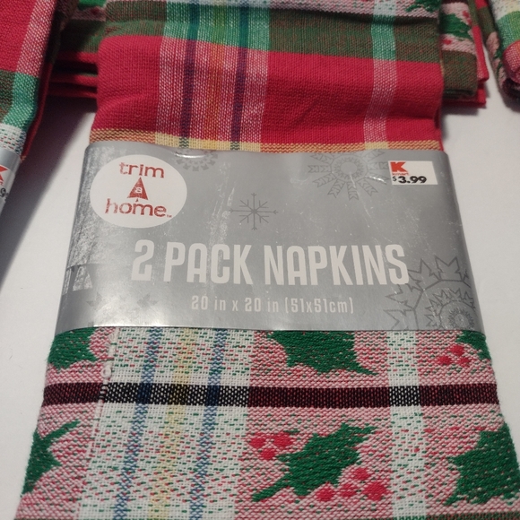 Trim a Home table cloth and napkins - Picture 2 of 6